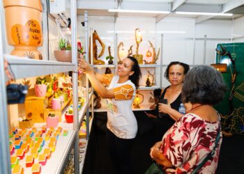 Vila do Natal Iluminado fortalece renda de artesão e pequenos empreendedores