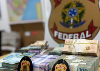 Dupla é presa em Carira com R$ 329 mil durante investigação por lavagem de dinheiro