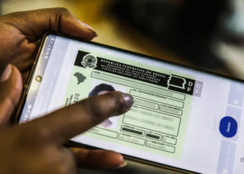 Pedidos para tirar CNH disparam e passam de 1,7 milhão após mudanças nas regras