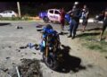 Motociclista morre após batida com carro e motorista é preso por embriaguez