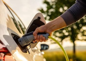 Lei garante instalação de carregador para carro elétrico em condomínios de Sergipe